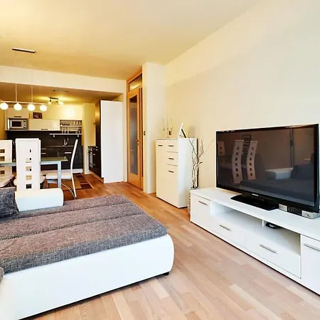 Luxury In And Free Parking!