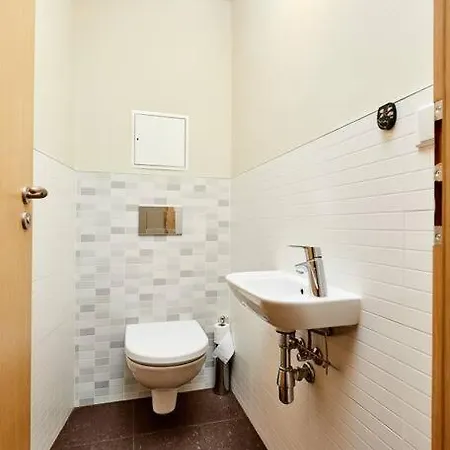 Luxury In And Free Parking! *
